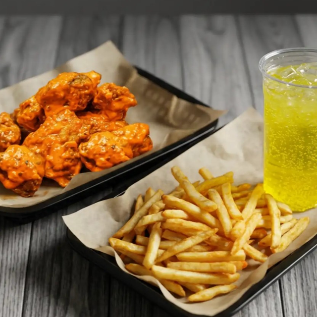 Boneless Wings Combo 8 Pieces.